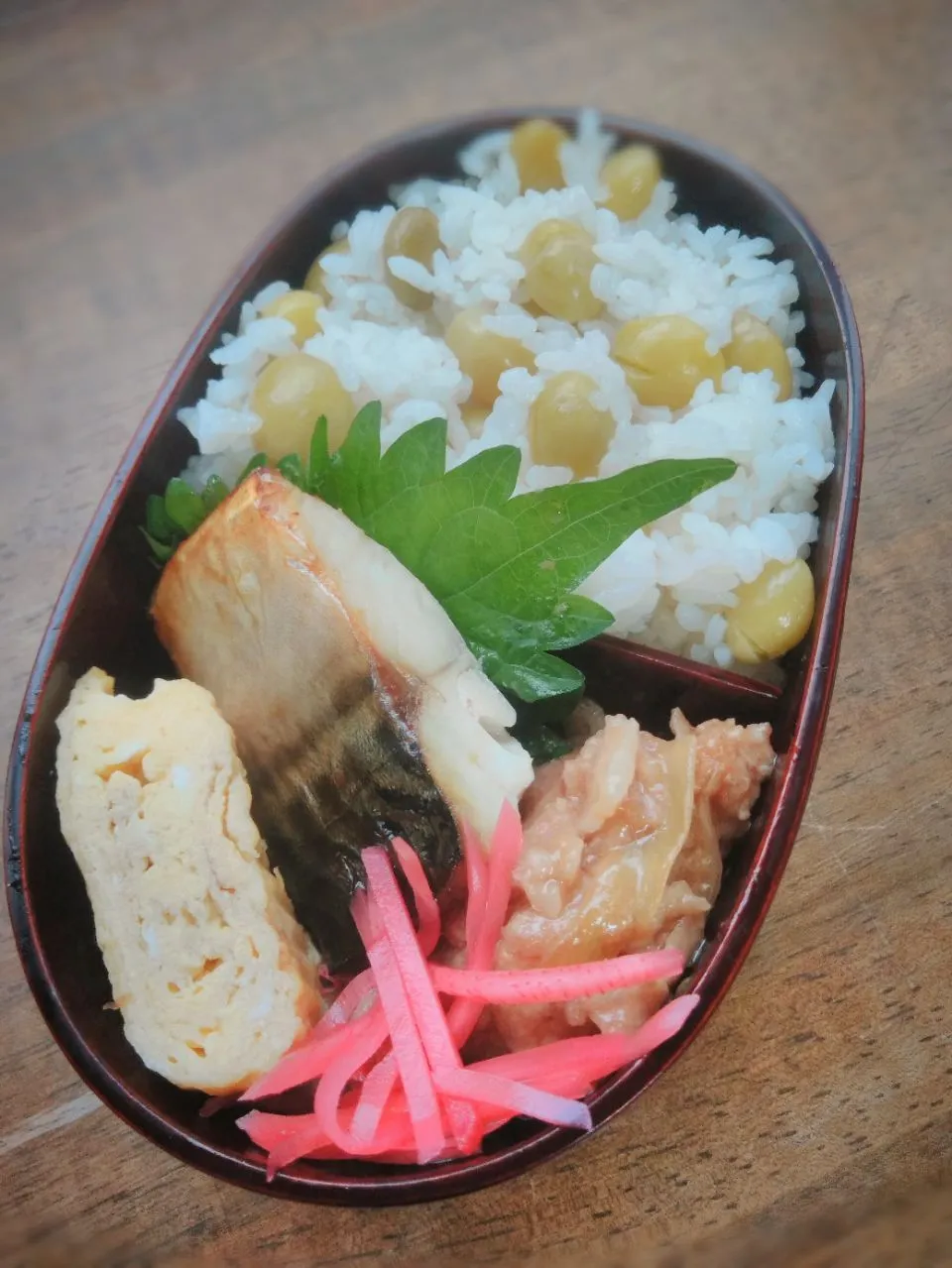 今日のお弁当
・銀杏の炊き込みご飯
・塩鯖
・だし巻き卵
・豚コマ生姜焼|akiさん