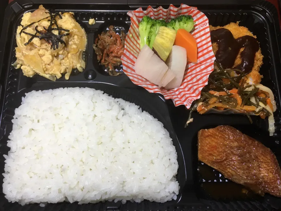 Snapdishの料理写真:味噌カツ 日替わり宅配弁当 豊川市豊橋市一部エリア配達|Naokazu Kuritaさん