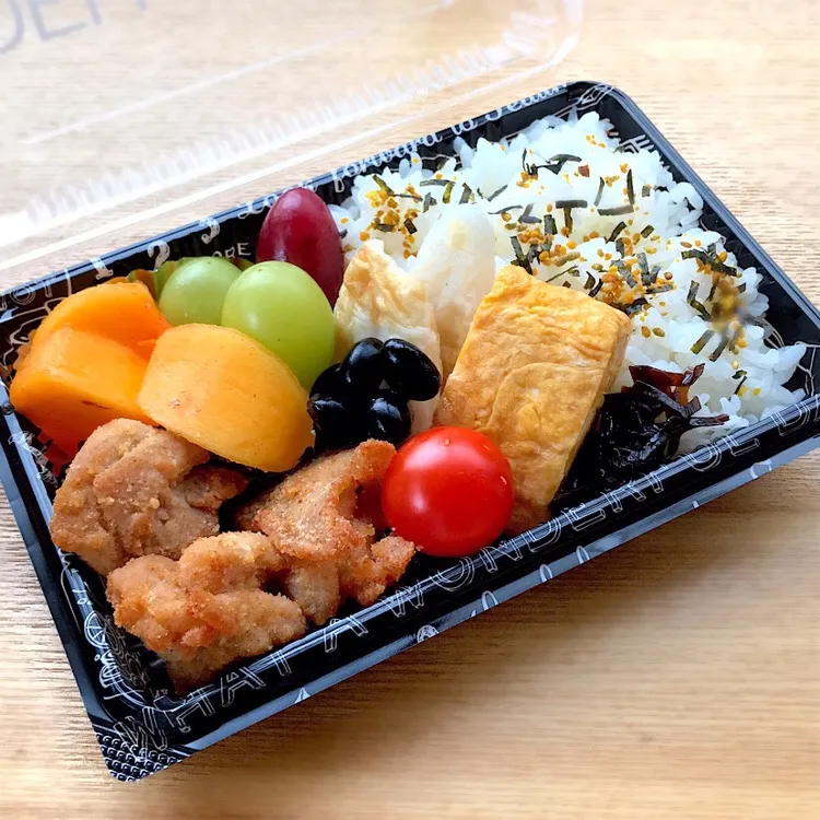 Snapdishの料理写真:娘のお弁当 #唐揚げ弁当|さくらんぼ🍒さん