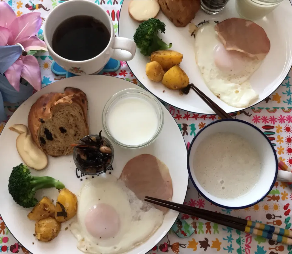 Snapdishの料理写真:ほっこり甘酒味噌ポタージュでワンプレート朝ごパン💓|noeさん