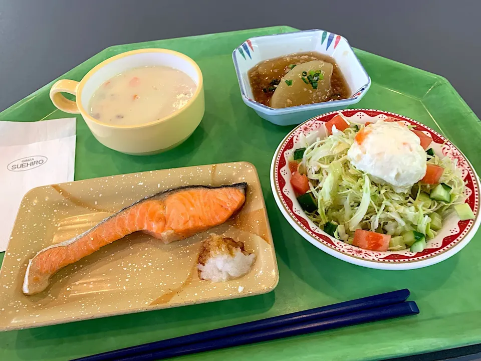 甘塩鮭、大根のカニあんかけ、ポテトサラダ、ベーコンチャウダー|Tadahiko Watanabeさん