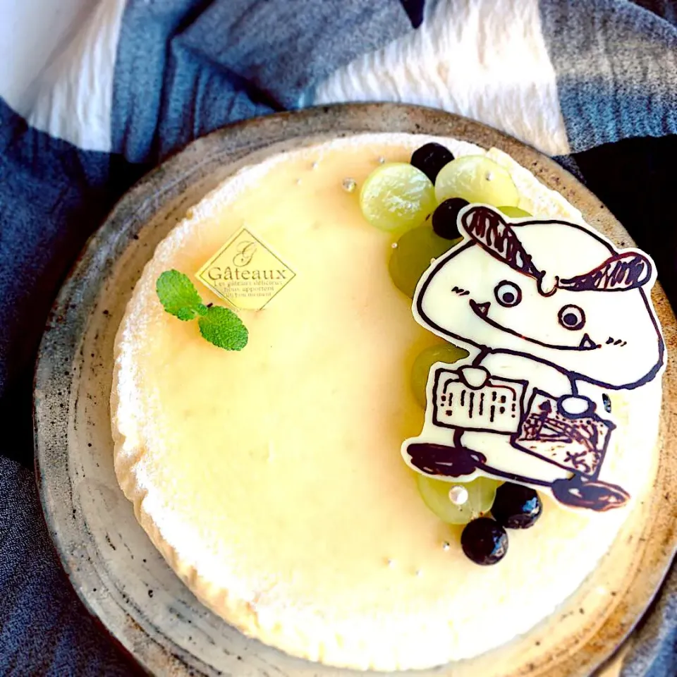 Snapdishの料理写真:おめでとうの
生スフレチーズケーキ ✖︎ まゆこんのすけ|hari-co ＊ はりこさん