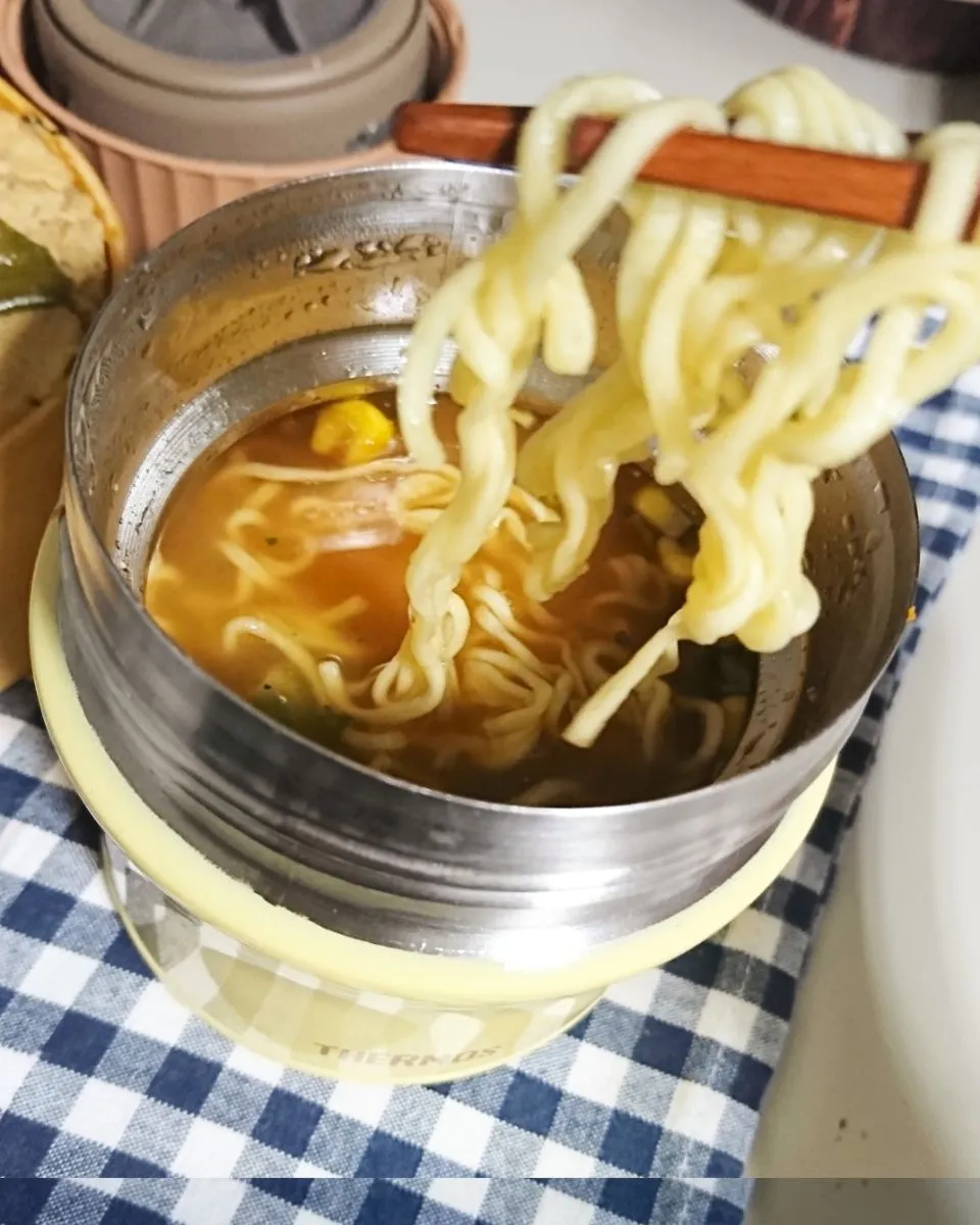 あ〰らよっ🎵出前一丁〰😚🍜  #今日のおべんとう #お椀で食べる出前一丁 #味噌ラーメン #インスタント麺 #THERMOS|fumiさん