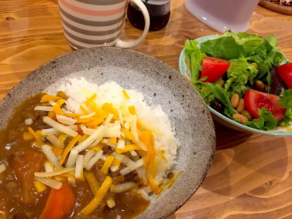 チーズのせカレーとビーンズトマトサラダ|りんりんさん