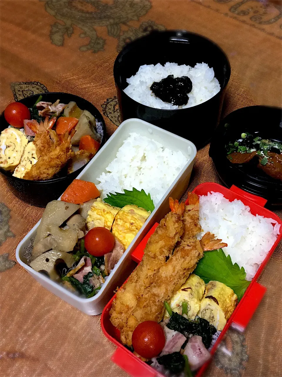 #お弁当 
11.13 主人と息子とわたしのお弁当🍱|renharuruさん