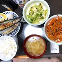 10月の夕食
この日は初秋刀魚|桜兎さん