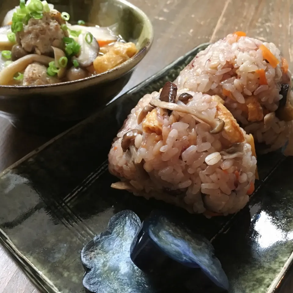 Snapdishの料理写真:ワイン茄子にきのこおこわおむすび・炙り豚団子のお味噌汁|七海さん