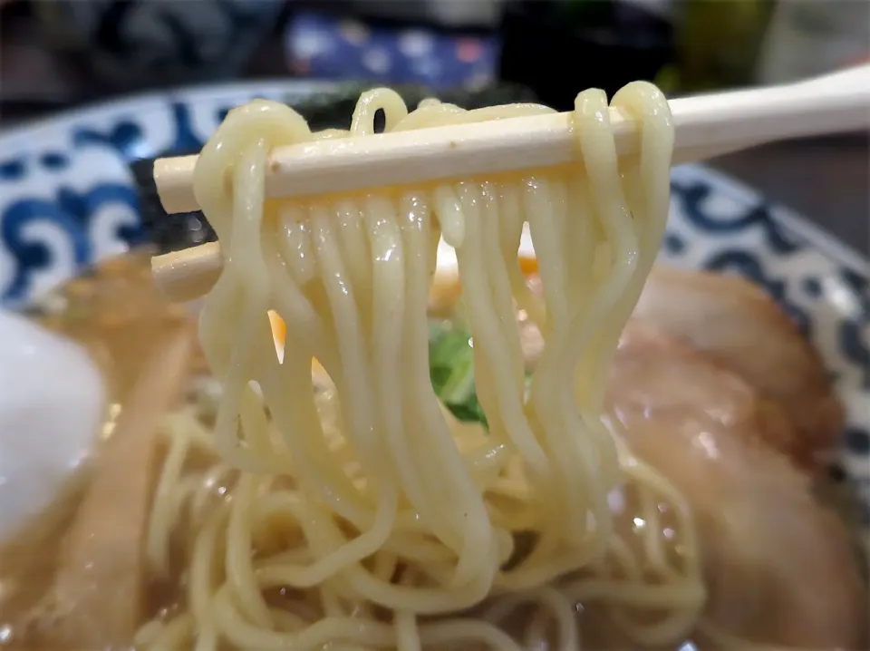 麺は細麺@斑鳩 東京駅|Mickeeさん