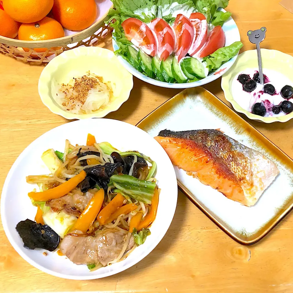 Snapdishの料理写真:肉野菜炒め&焼鮭🐟|Makokoさん