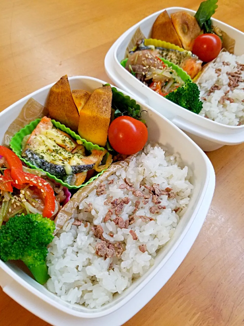 11月14日　鮭マヨネーズ焼き　肉と野菜の炒め物　ほうれん草おひたし　柿　カリカリ梅もち押し麦ごはん|あけみさん