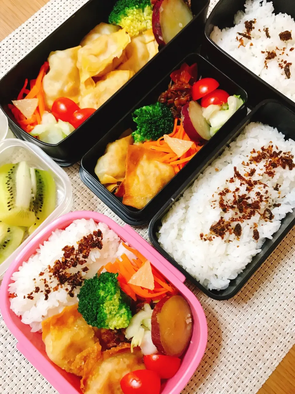 Snapdishの料理写真:揚ワンタン弁当|にいさん