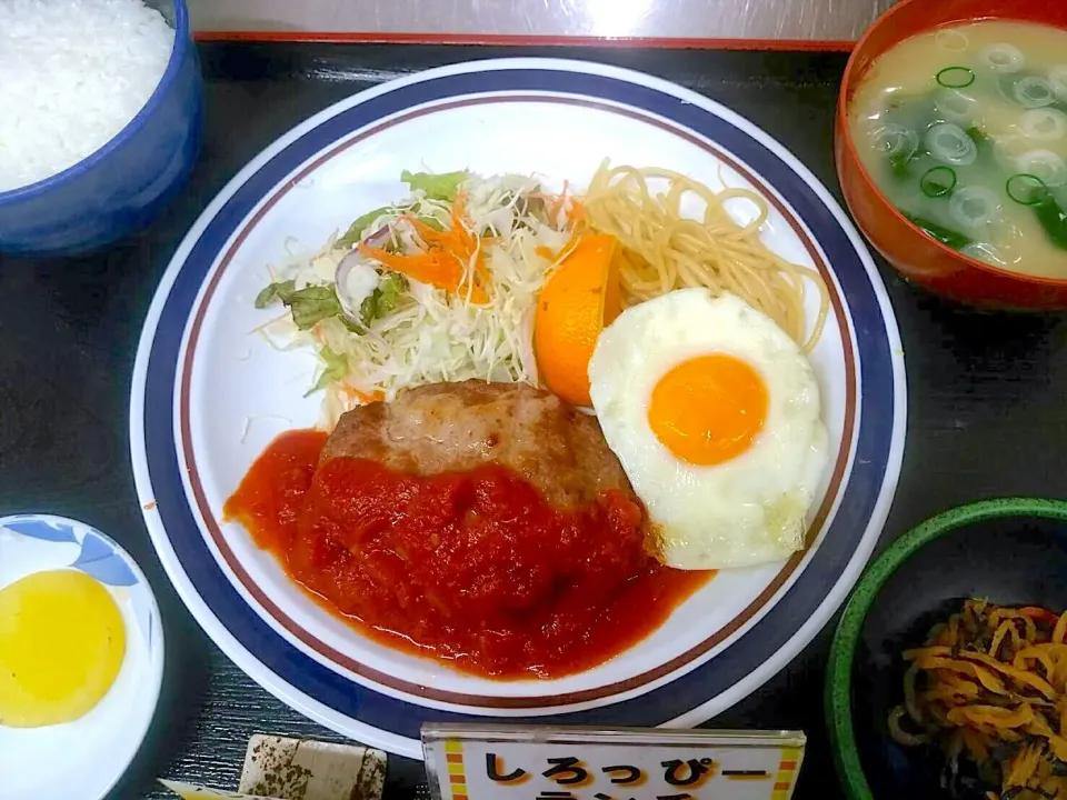 目玉焼きとハンバーグサラダセット|nyama1さん