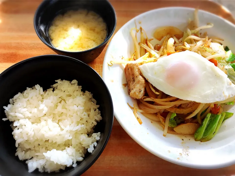 肉野菜炒め定食 ¥680|Blue Moon Caféさん