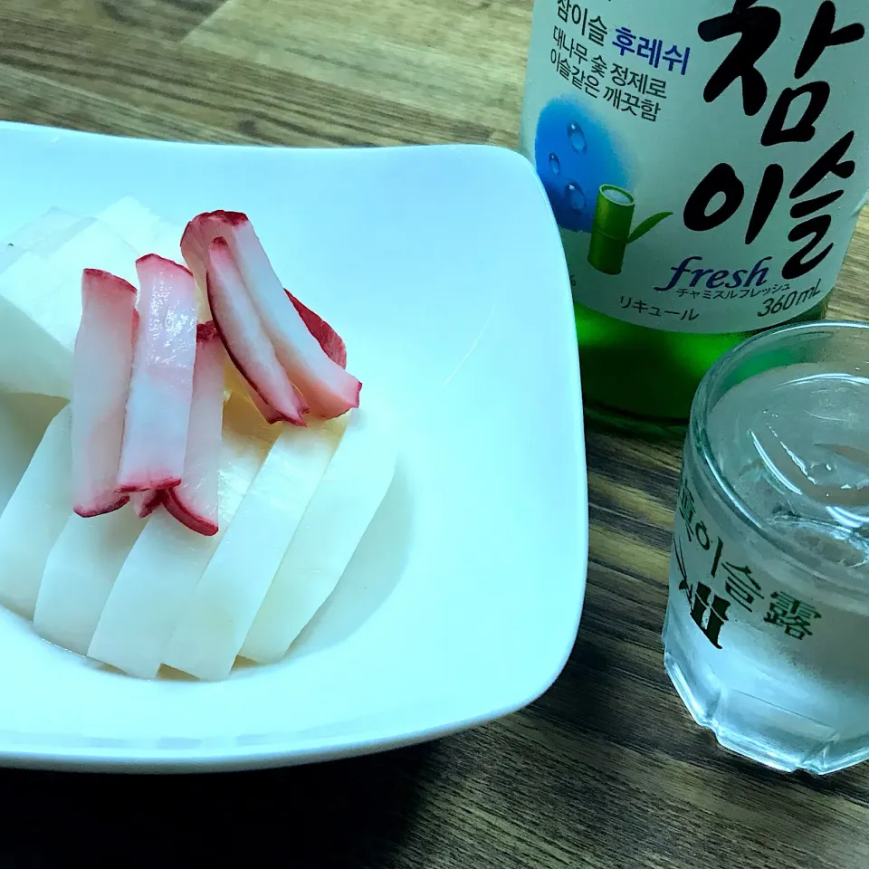 🌿ぴぴこさんの料理 韓国焼酎 참이슬. チャミスル
実はシュトママ 昨夜呑んでました。
呑み屋にヨッチャン漬け物持ち込んで。|シュトママさん