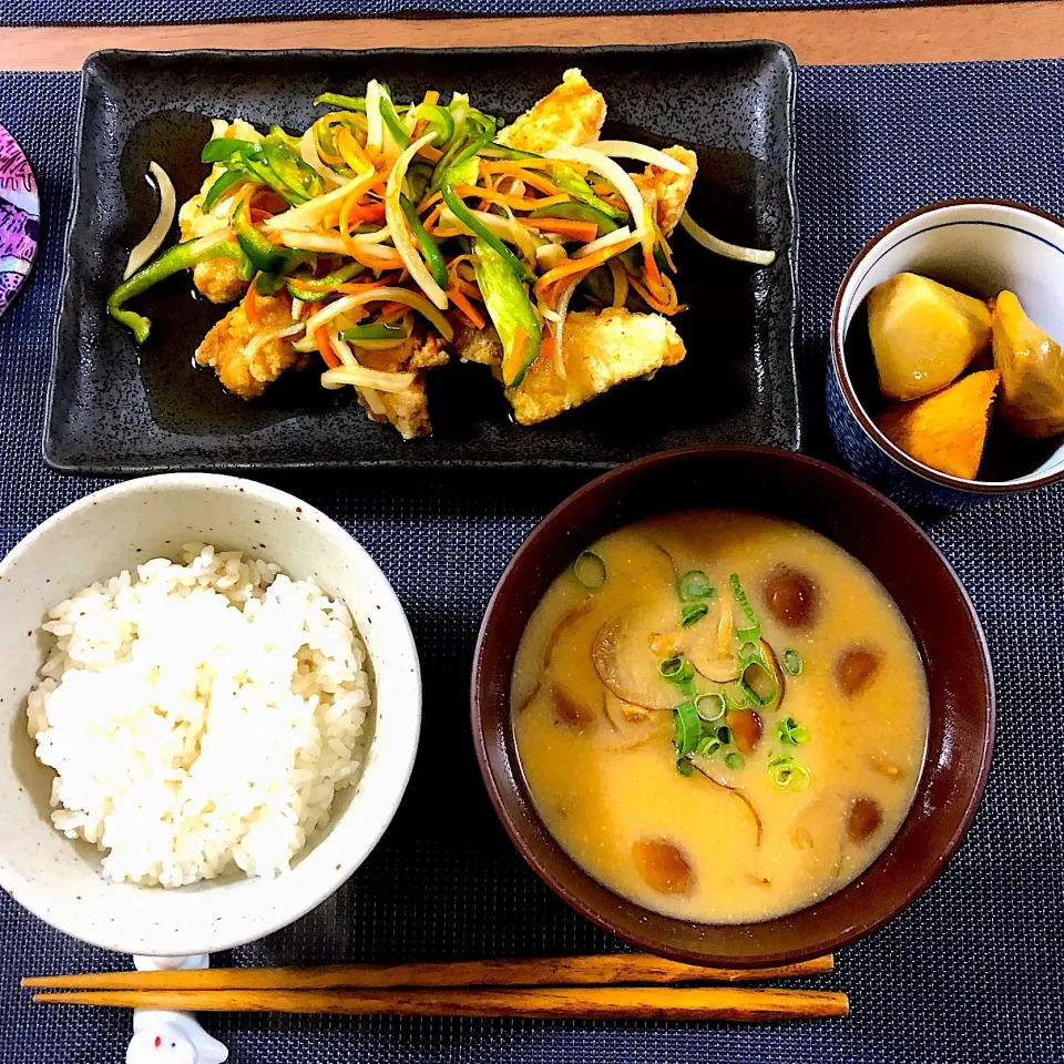 Snapdishの料理写真:野菜もりもり南蛮唐揚げ定食。|あかりす。さん