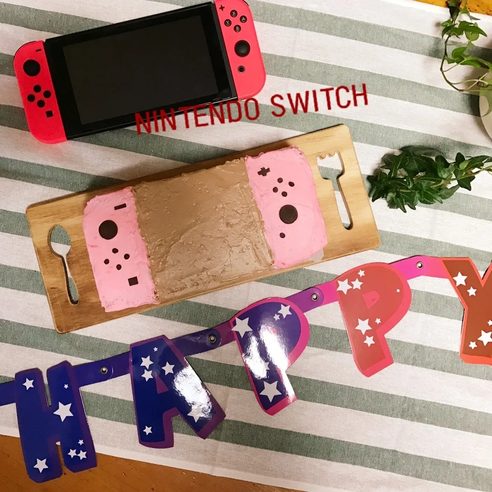 Snapdishの料理写真:手作り NINTENDO SWITCH ケーキ|イクイブさん