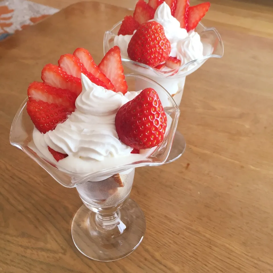 Snapdishの料理写真:いちごのパフェ🍓|pimoriさん