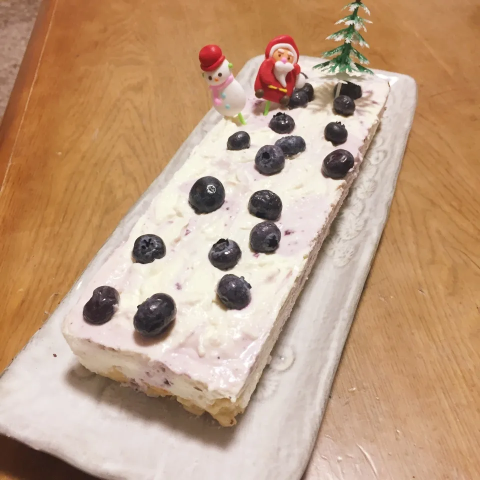 Snapdishの料理写真:ブルーベリーのレアチーズケーキ🍰|pimoriさん