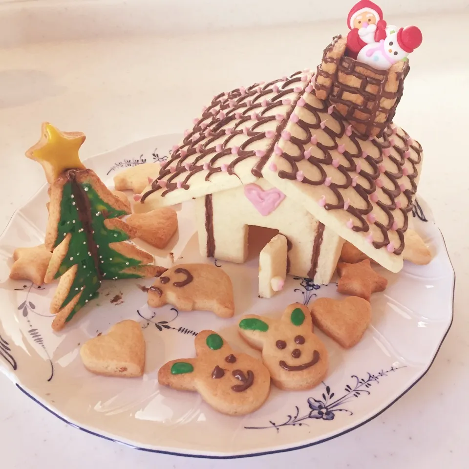 初めて作ってみた！お菓子の家🍭|pimoriさん