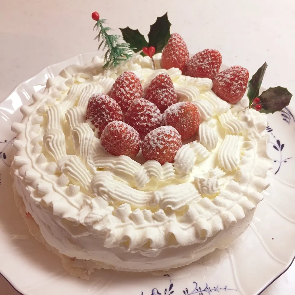 Snapdishの料理写真:クリームたっぷりクリスマスケーキ第2弾！|pimoriさん