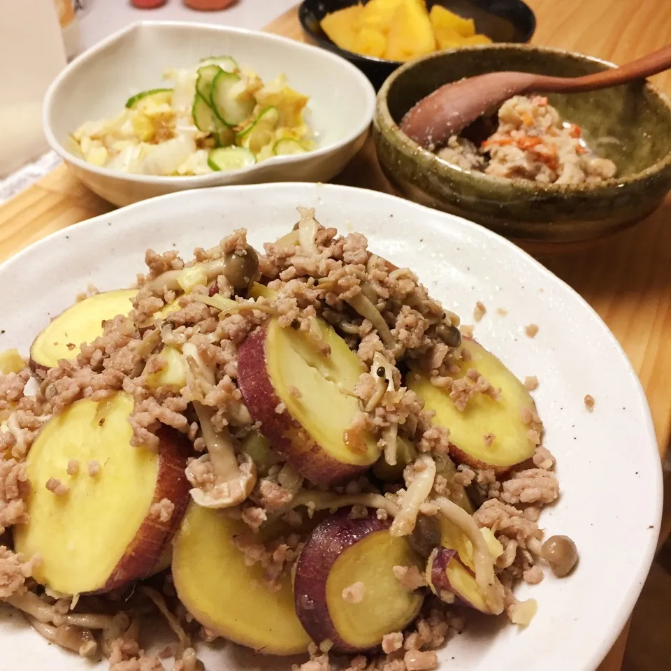 Snapdishの料理写真:時短‼︎さつま芋と豚ひき肉のガリバタ炒め(☝︎ ՞ਊ ՞)|pimoriさん