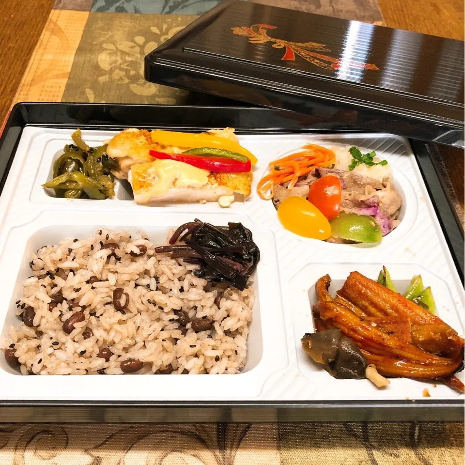 🍱ダーリンの夜間当直お赤飯お弁当🍱|henryさん