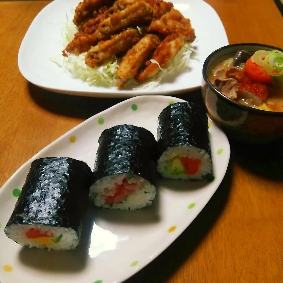 Snapdishの料理写真:本日のお夕飯♪（恵方巻き）|marikuruさん