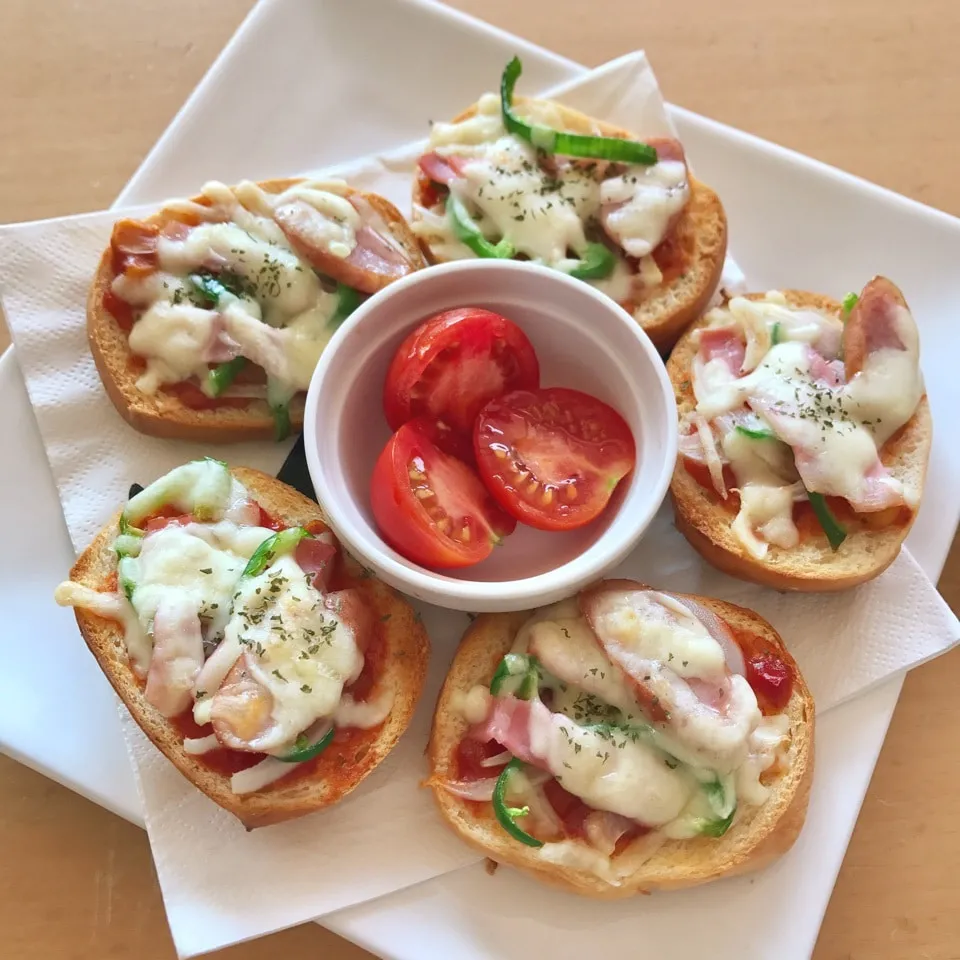 コストコディナーロールでピザパン🍕ランチ✨|ゆいなつさん