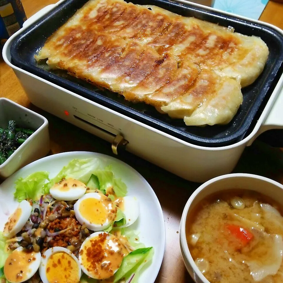 Snapdishの料理写真:羽根付き餃子♪|marikuruさん