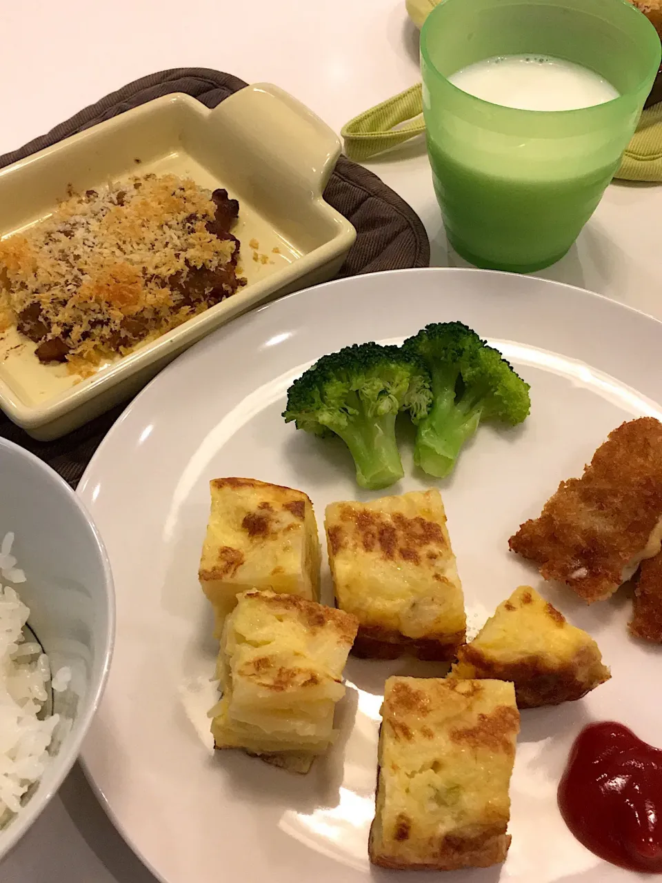 キッズ飯  トルティージャ、肉じゃがの残りをパン粉焼き他|R＊ko@月曜断食中さん