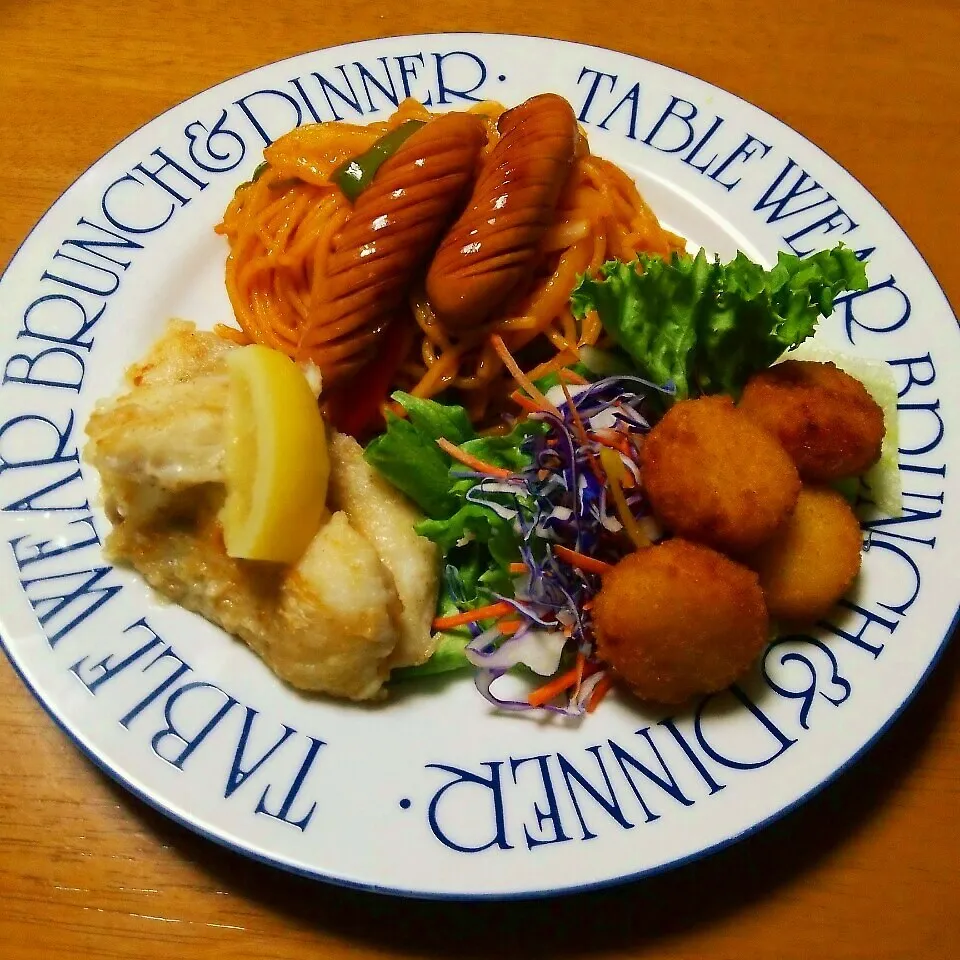 Snapdishの料理写真:今日の夕飯は洋食プレート♪|marikuruさん