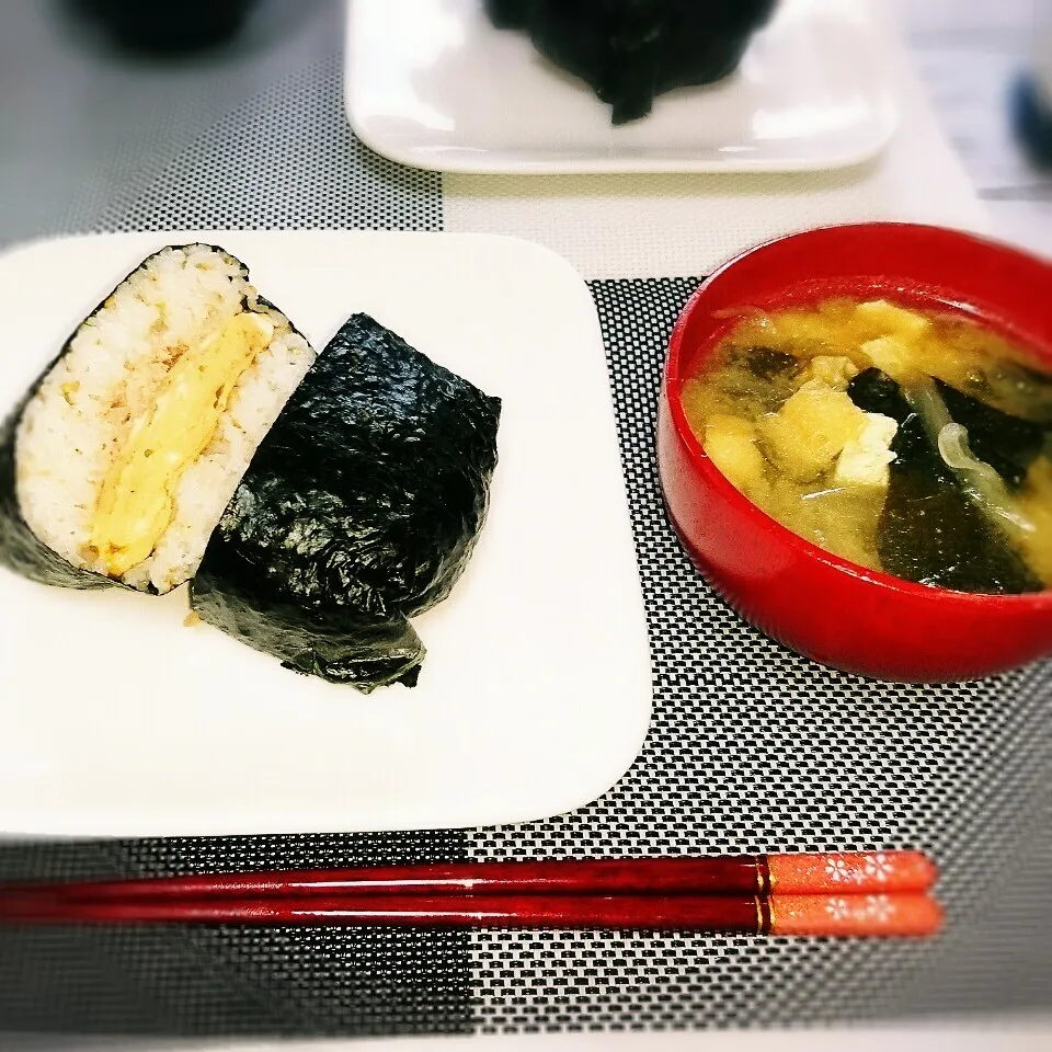 Snapdishの料理写真:おにぎらずな朝御飯🍙|sora🍀さん