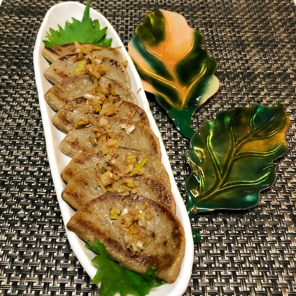 Snapdishの料理写真:＊静岡名物 黒はんぺんのネギ生姜焼き＊|henryさん