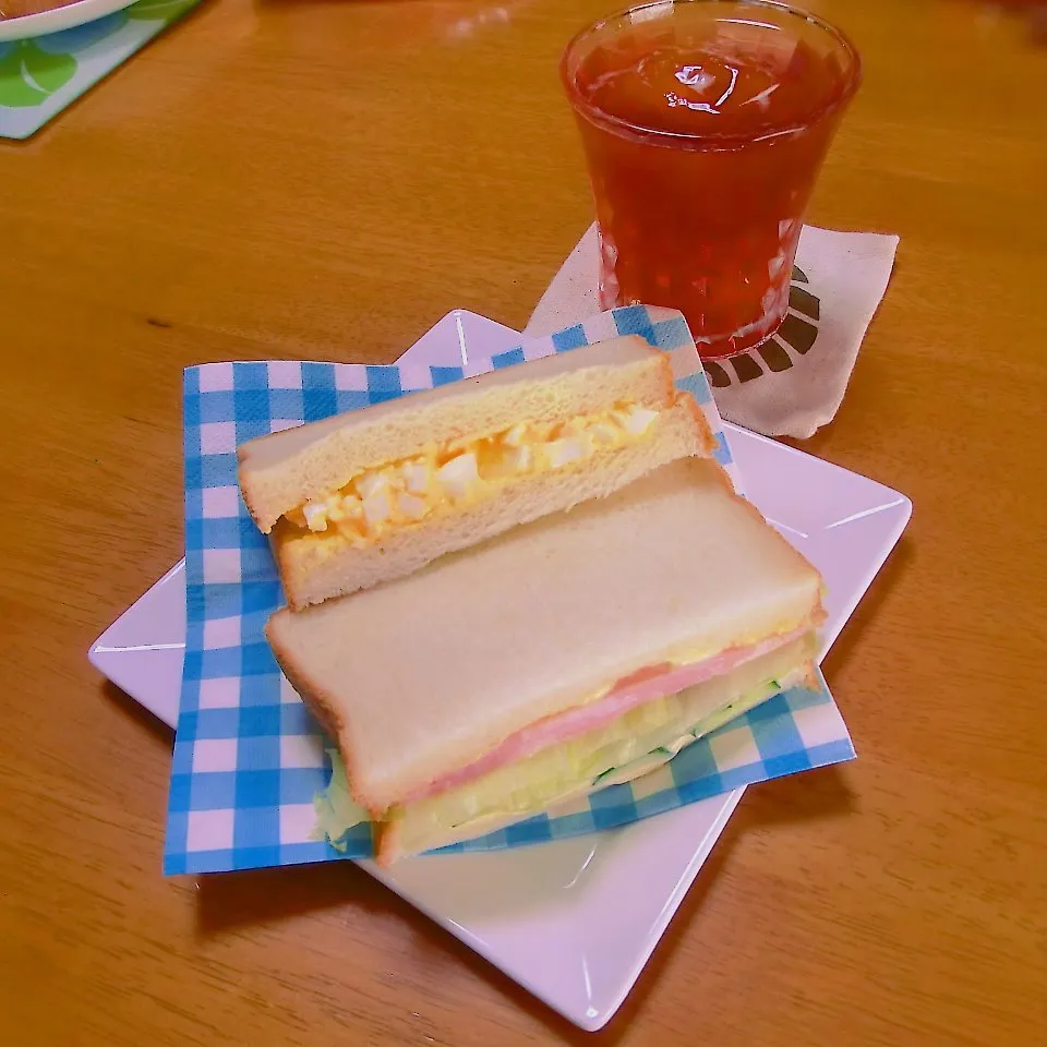 Snapdishの料理写真:ハム野菜＆たまごサンド♪|marikuruさん