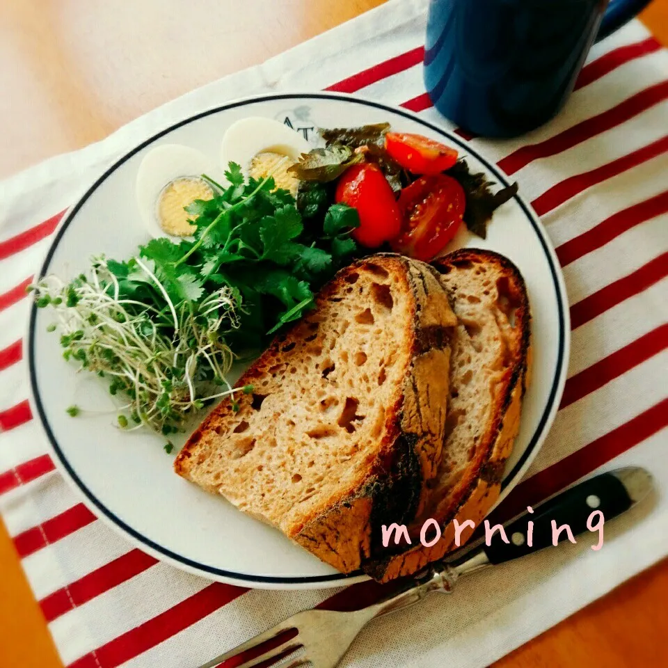 カンパーニュで朝ごはん|えるえるさん