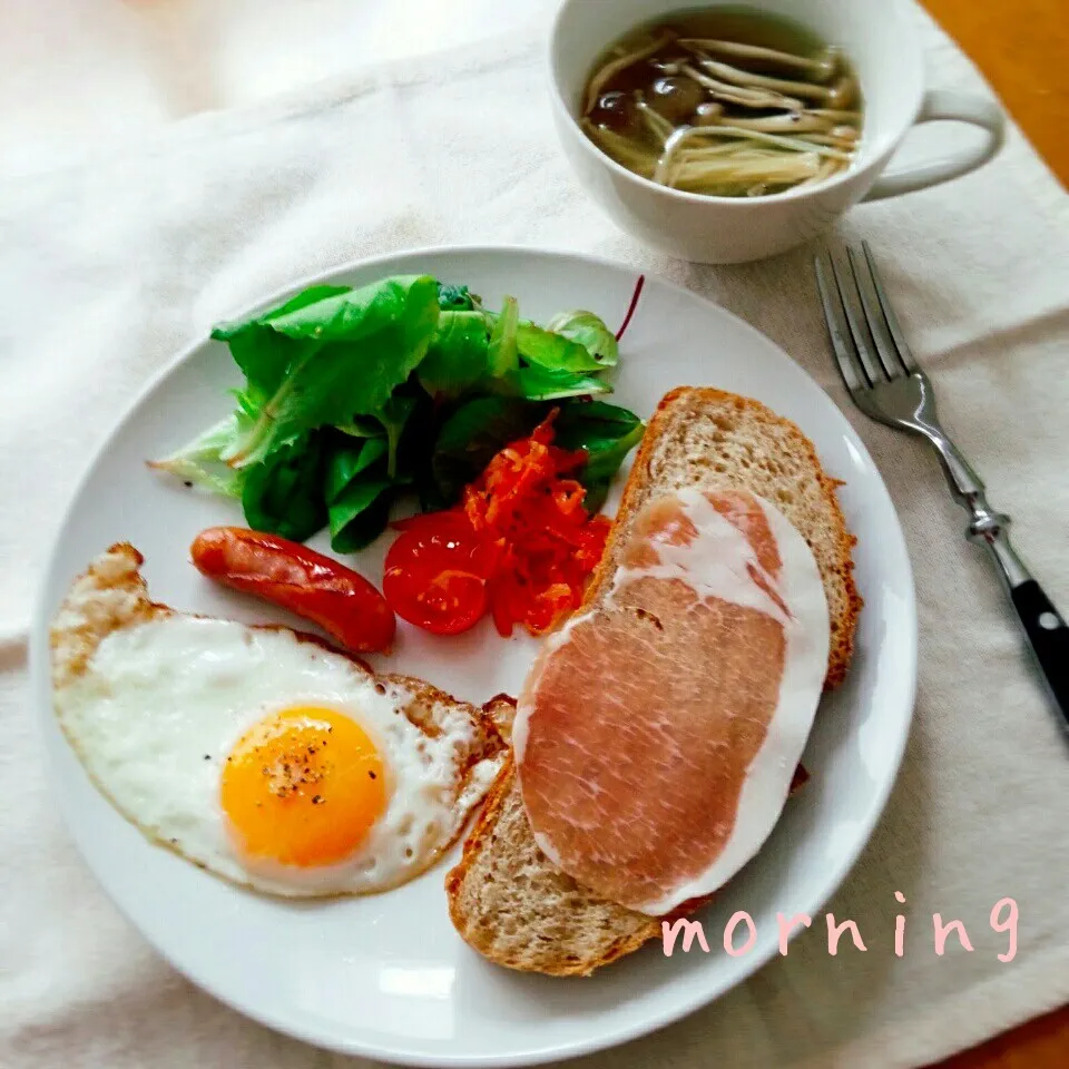 ライ麦カンパーニュで朝ごはん|えるえるさん