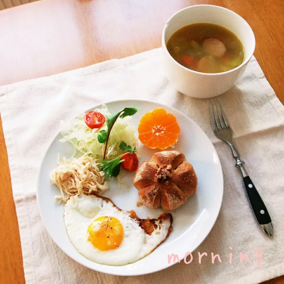 くるみパンで朝ごはん|えるえるさん