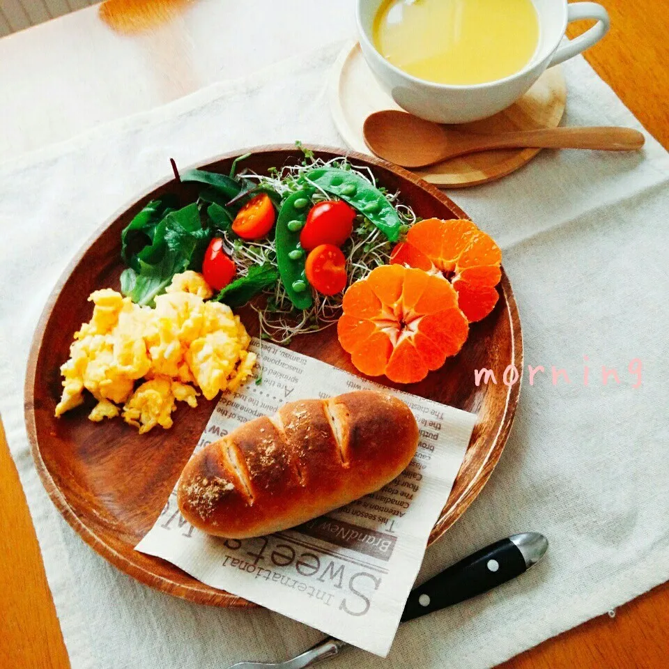 チーズパンで朝ごはん|えるえるさん