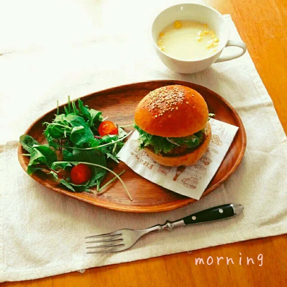 ハンバーガーで朝ごはん|えるえるさん