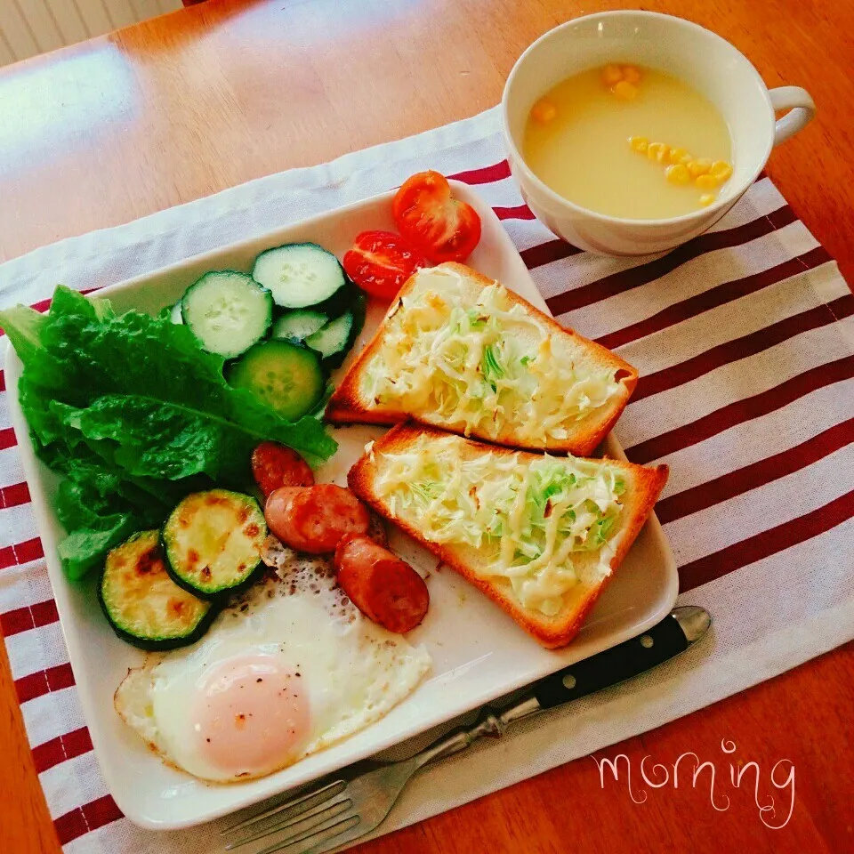 キャベツトーストで朝ごはん|えるえるさん