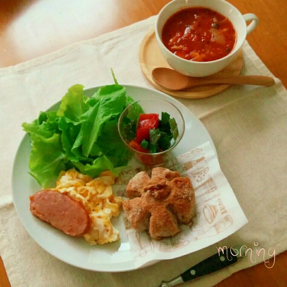 クルミパンで朝ごはん|えるえるさん