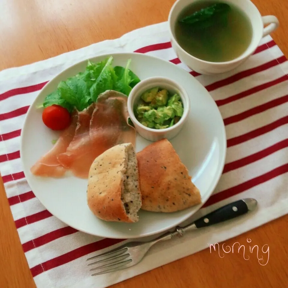 ゴマピタパンで朝ごはん|えるえるさん