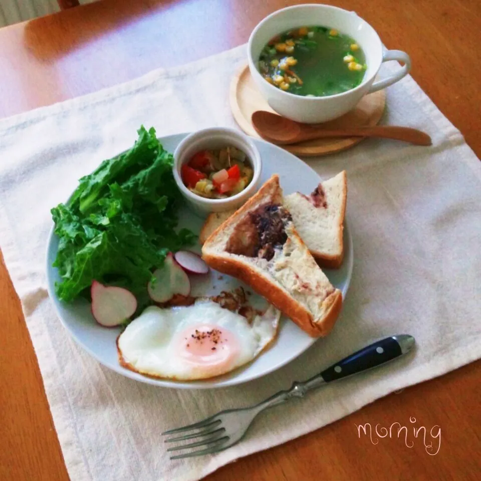 あん食パンで朝ごはん|えるえるさん