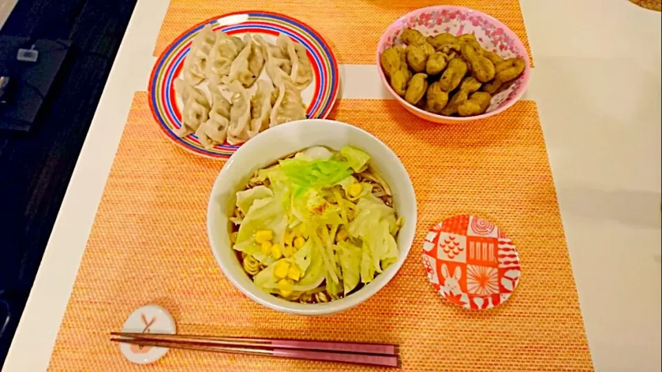 今日の夕食 サッポロ一番味噌ラーメン、餃子、茹で落花生|pinknari🐰🌈さん