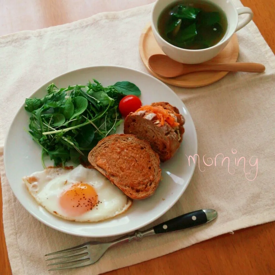 雑穀パンで朝ごはん|えるえるさん