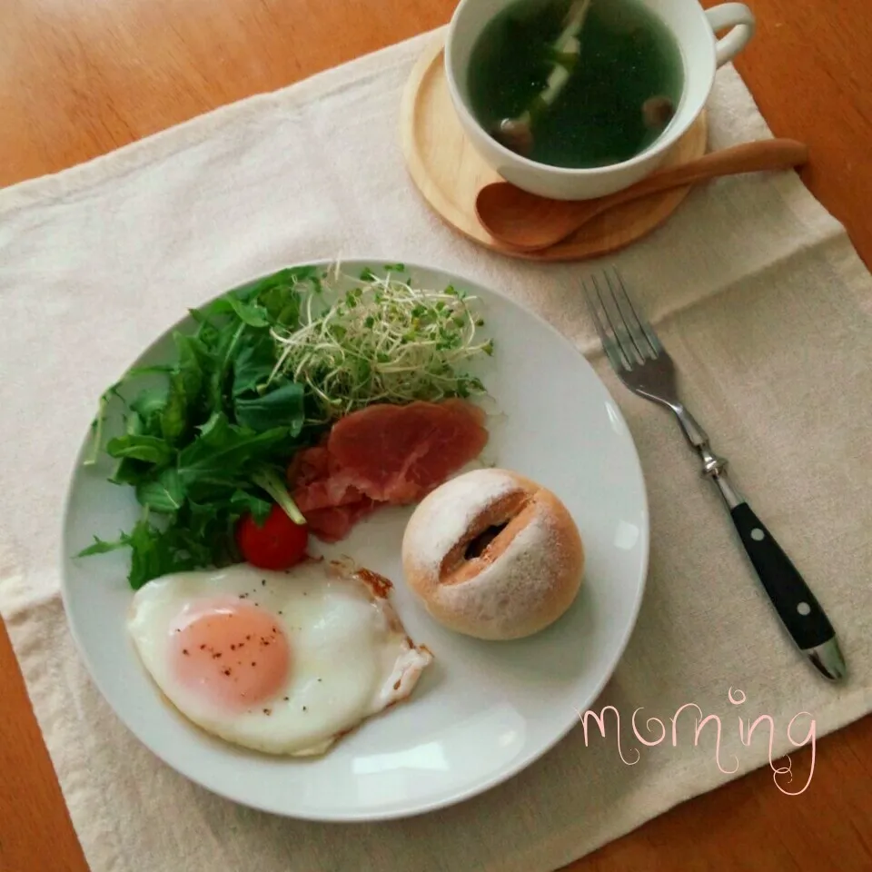 Snapdishの料理写真:お豆のパンで朝ごはん|えるえるさん