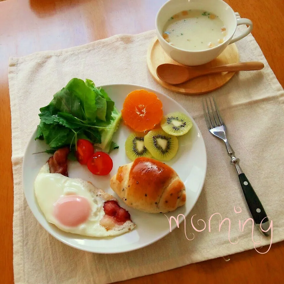 ゴマチーズロールで朝ごはん|えるえるさん