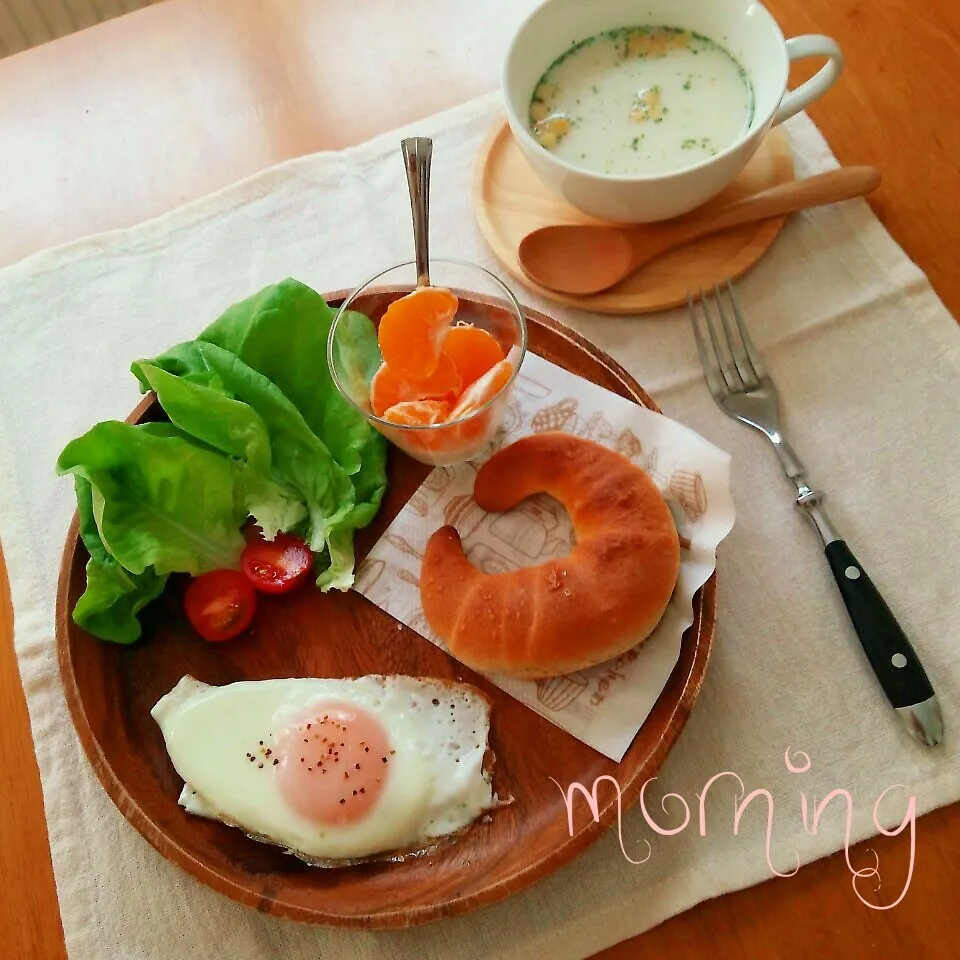 クレセントロールで朝ごはん|えるえるさん