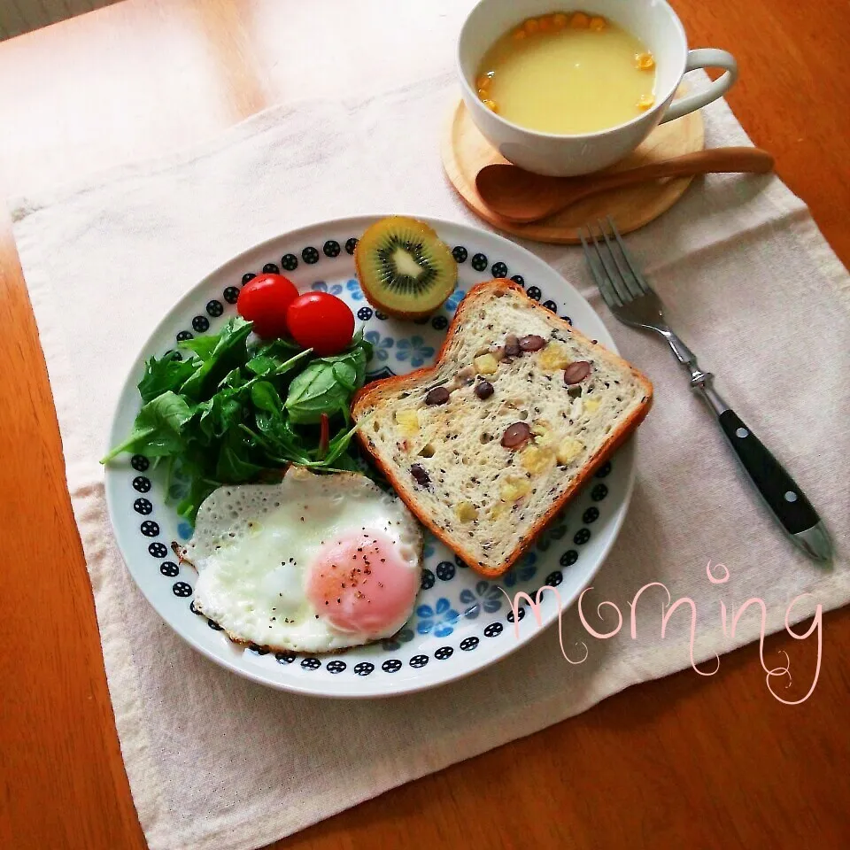 サツマイモパンで朝ごはん|えるえるさん