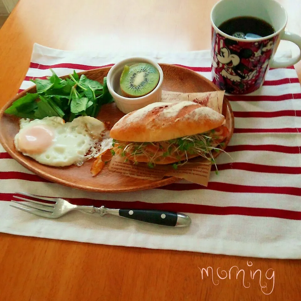 バインミーで朝ごはん|えるえるさん